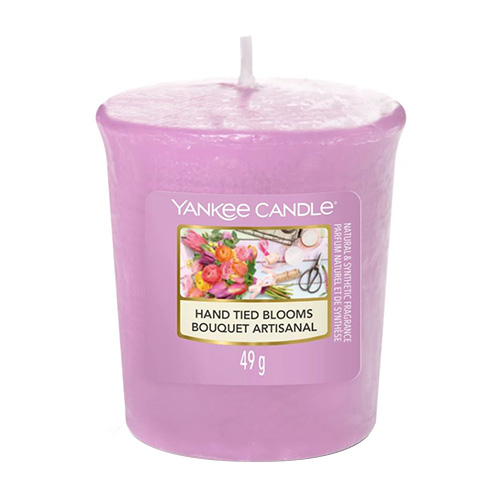 Svíčka Yankee Candle Ručně vázané květiny, 49 g